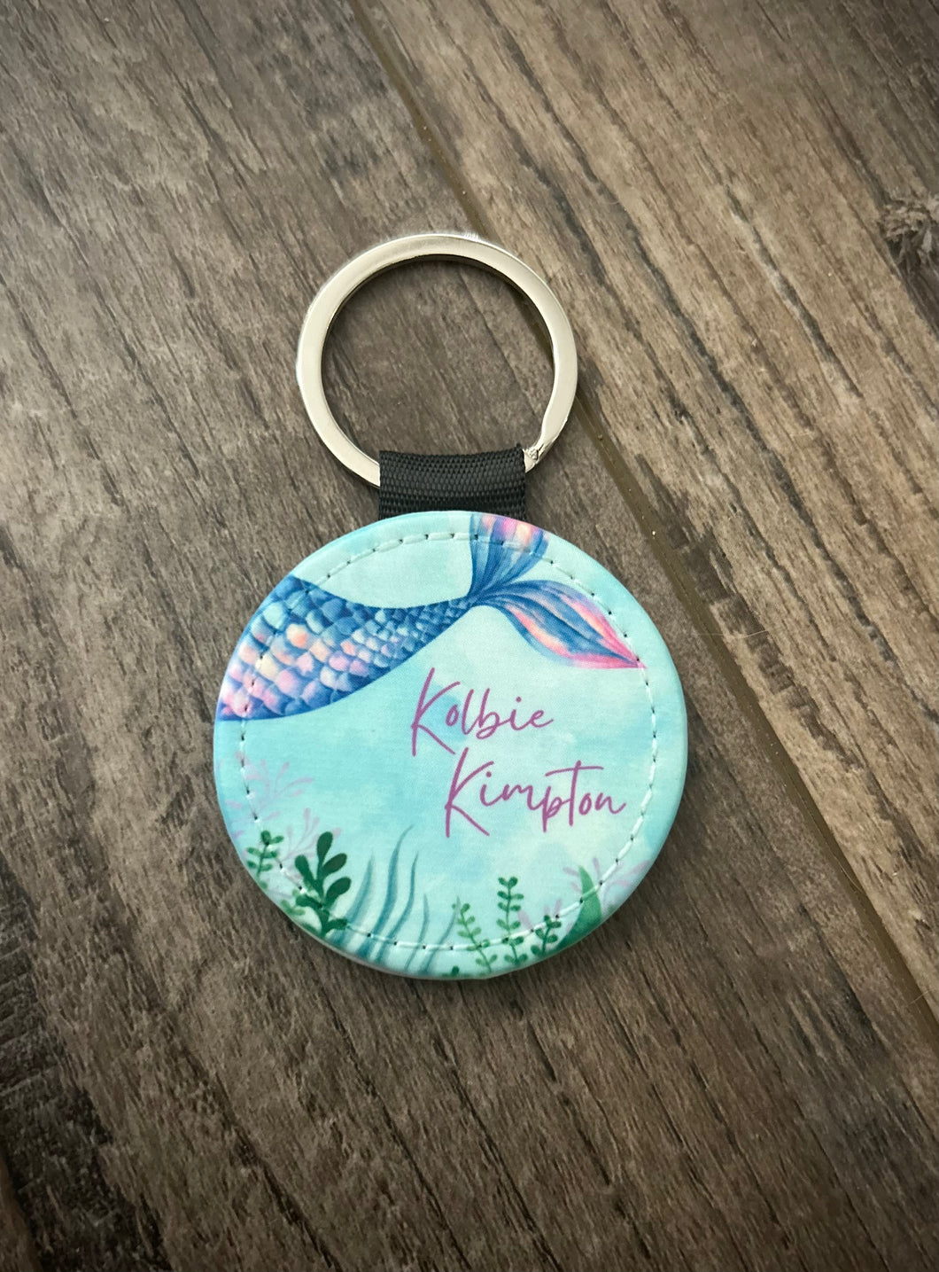 Round personalized keychain